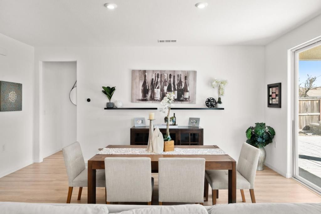 Image 9 of property listing at 9264 Odyssey Circle, Elk Grove, CA 95624