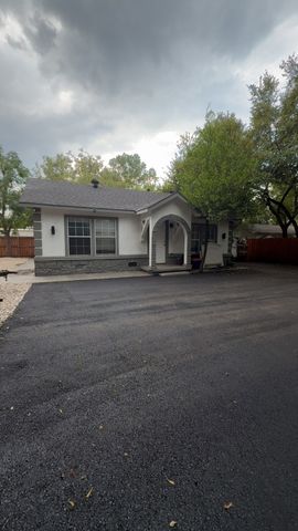 306 Broadmoor A, Arlington, TX 76010