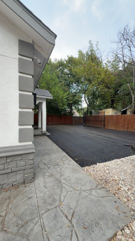 306 Broadmoor A, Arlington, TX 76010