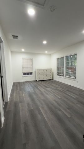 306 Broadmoor A, Arlington, TX 76010