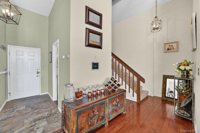 341 Furnace Dock Road 11, Cortlandt Manor, NY 10567