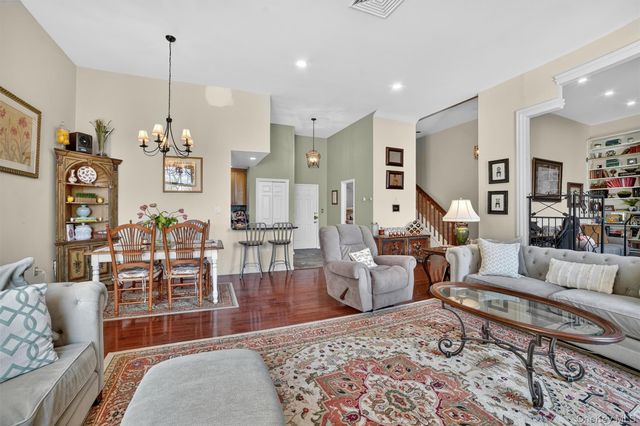 341 Furnace Dock Road 11, Cortlandt Manor, NY 10567