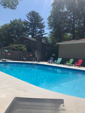 1324 Crandall Avenue, Norton Shores, MI 49441