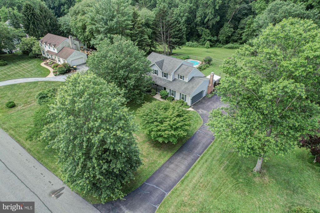 107 SCOTTS GLEN RD, Lincoln University, PA 19352