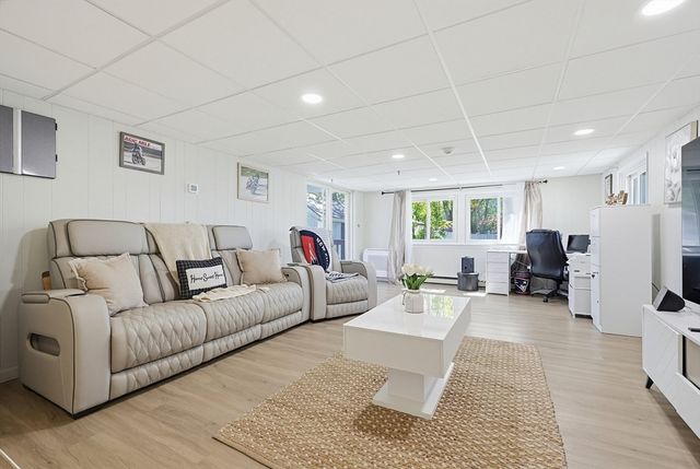 7 Miscoe Road, Worcester, MA 01604