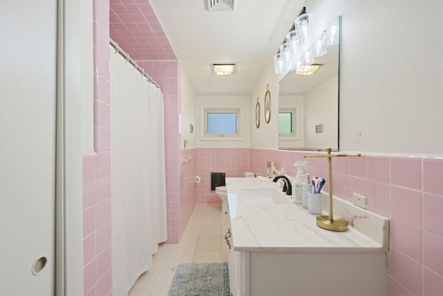 7 Miscoe Road, Worcester, MA 01604