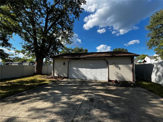 890 Woodland Rd, Sharpsville, PA 16150