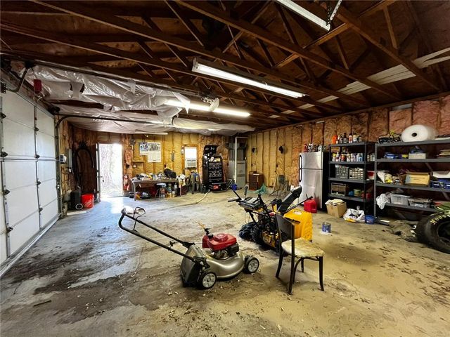 890 Woodland Rd, Sharpsville, PA 16150