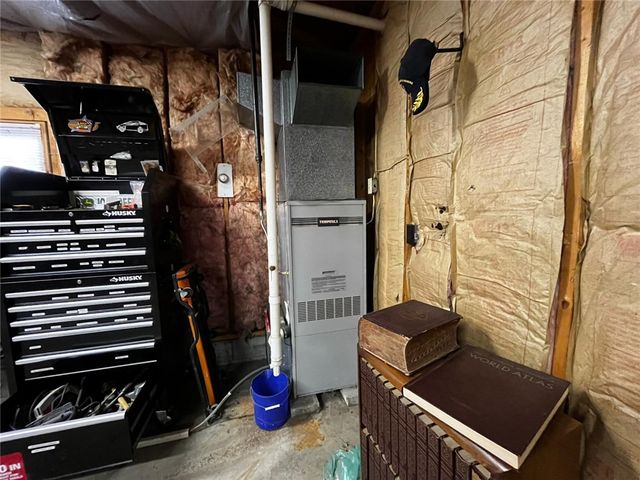 890 Woodland Rd, Sharpsville, PA 16150