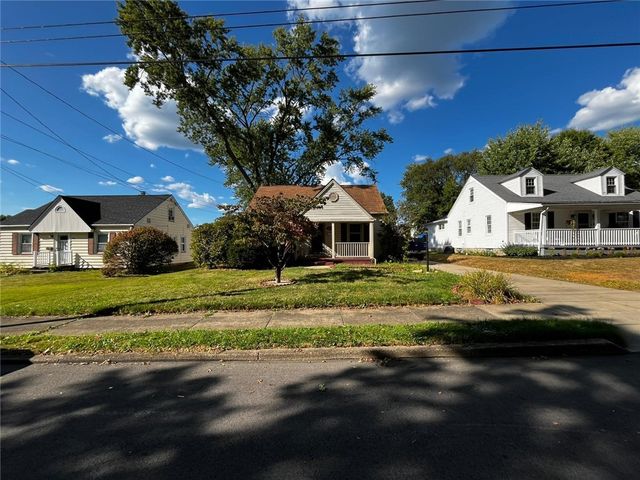 890 Woodland Rd, Sharpsville, PA 16150