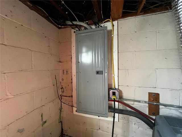 890 Woodland Rd, Sharpsville, PA 16150