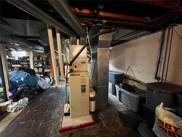 890 Woodland Rd, Sharpsville, PA 16150