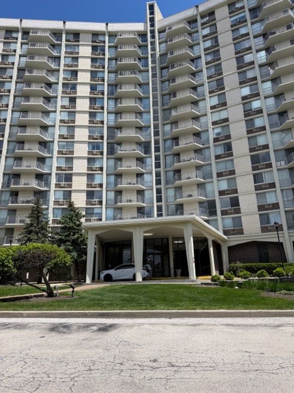 40 N Tower Road 11K, Oak Brook, IL 60523
