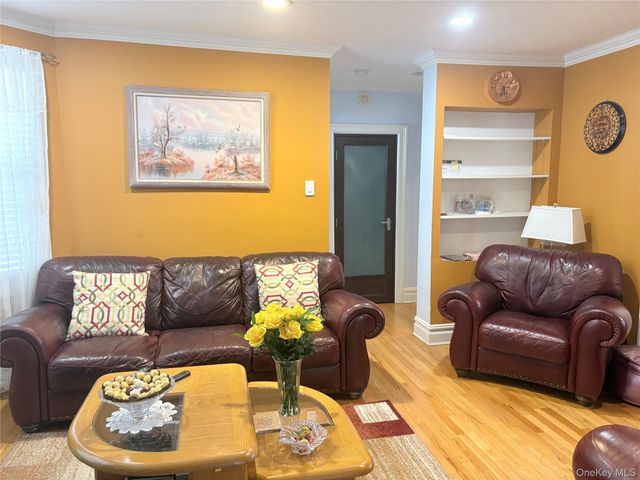 25 Rutland Road, Freeport, NY 11520