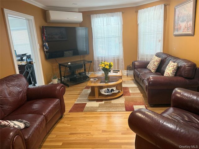 25 Rutland Road, Freeport, NY 11520