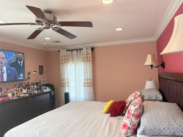 25 Rutland Road, Freeport, NY 11520