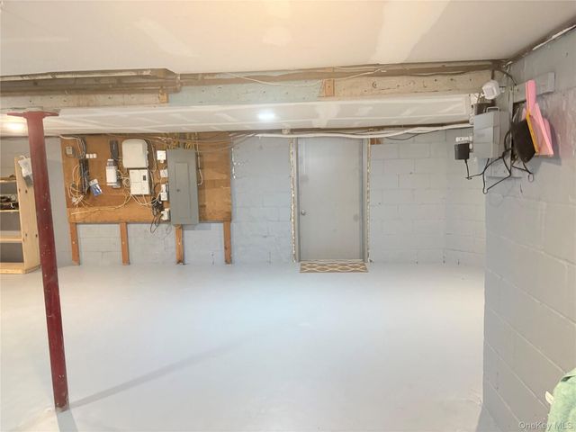 25 Rutland Road, Freeport, NY 11520