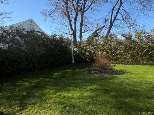 25 Rutland Road, Freeport, NY 11520
