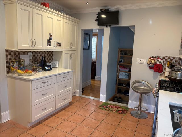 25 Rutland Road, Freeport, NY 11520