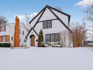 1701 Fairhill Road, Fort Wayne, IN 46808