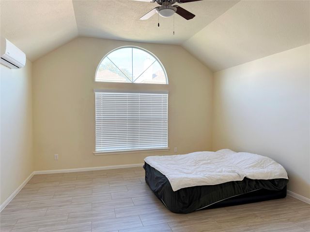 9106 S Ferndale Place Drive, Houston, TX 77064