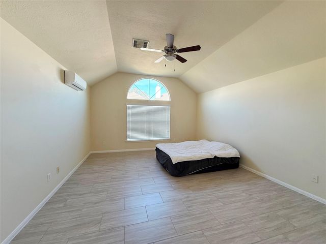 9106 S Ferndale Place Drive, Houston, TX 77064