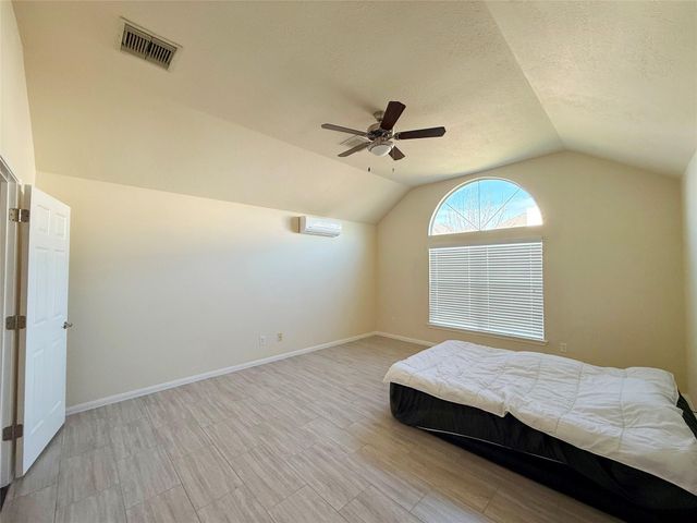 9106 S Ferndale Place Drive, Houston, TX 77064