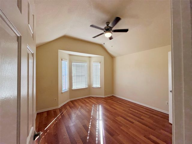 9106 S Ferndale Place Drive, Houston, TX 77064