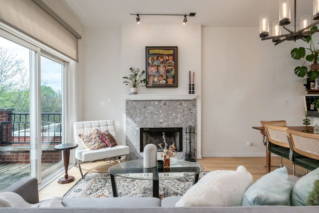 2849 N Damen Avenue 3, Chicago, IL 60618