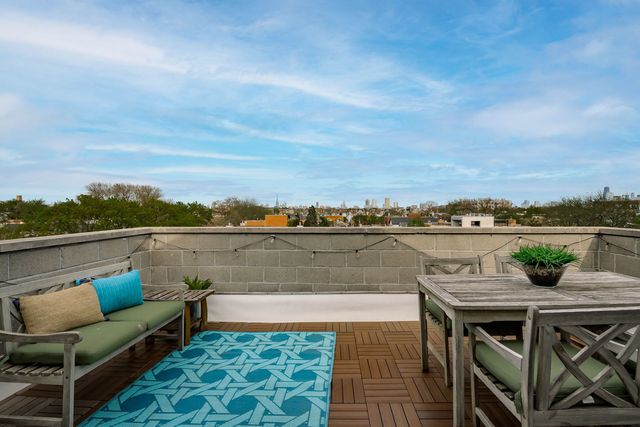 2849 N Damen Avenue 3, Chicago, IL 60618