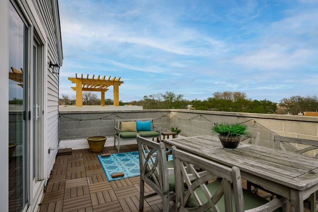 2849 N Damen Avenue 3, Chicago, IL 60618