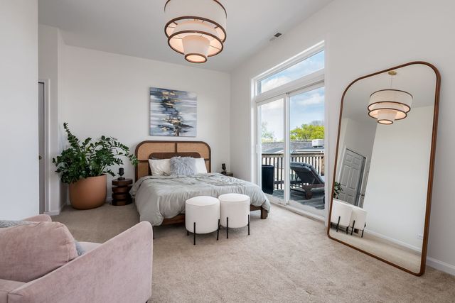 2849 N Damen Avenue 3, Chicago, IL 60618