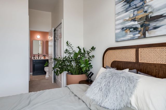 2849 N Damen Avenue 3, Chicago, IL 60618