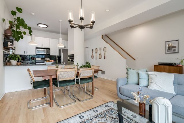 2849 N Damen Avenue 3, Chicago, IL 60618