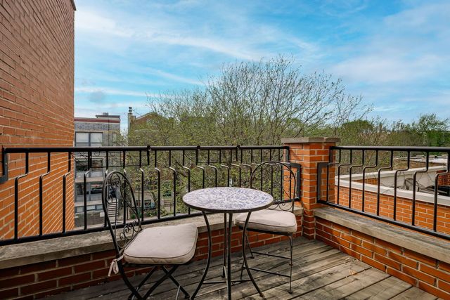 2849 N Damen Avenue 3, Chicago, IL 60618