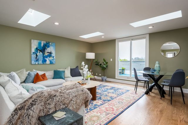 2849 N Damen Avenue 3, Chicago, IL 60618