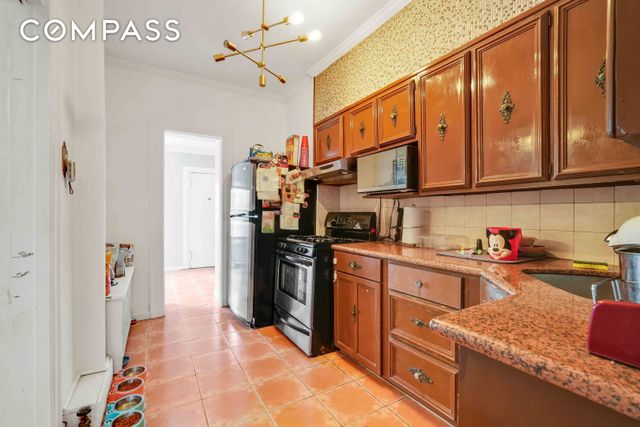 352 New York Avenue, New York City, NY 11213