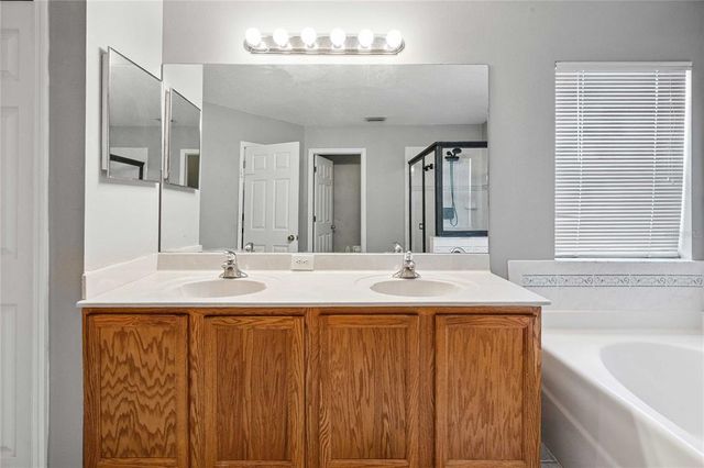 18176 SANDY POINTE DRIVE, Tampa, FL 33647