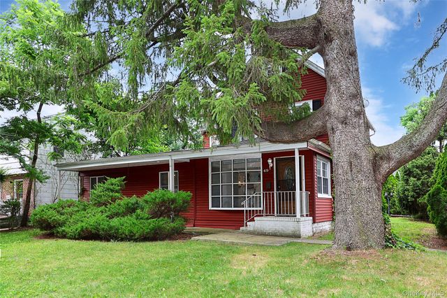 49 Red Ground Road, Roslyn Heights, NY 11577
