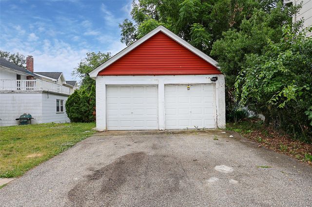 49 Red Ground Road, Roslyn Heights, NY 11577