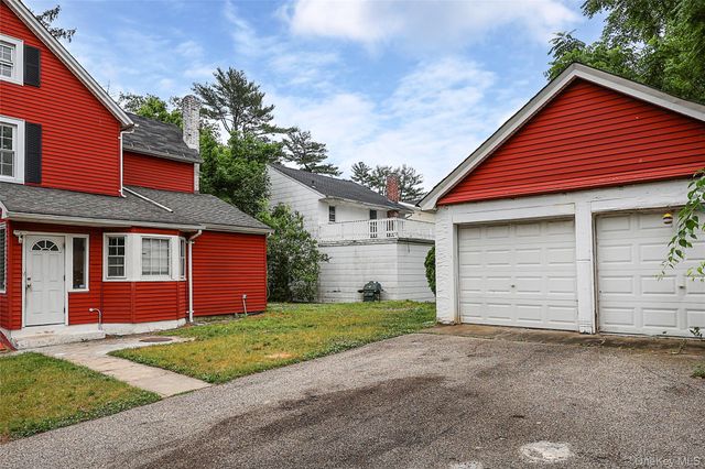 49 Red Ground Road, Roslyn Heights, NY 11577