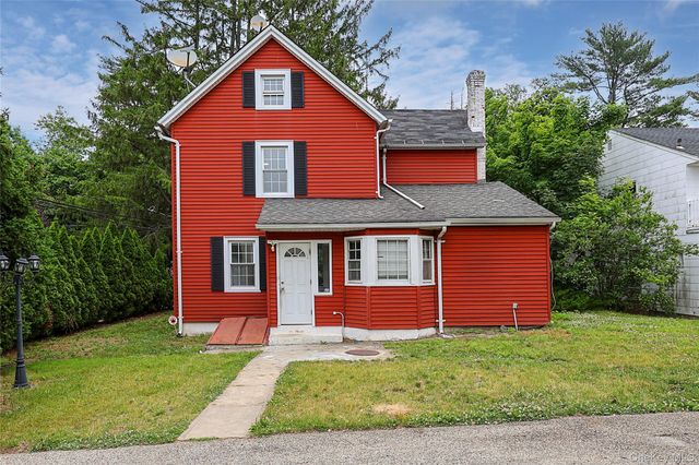 49 Red Ground Road, Roslyn Heights, NY 11577
