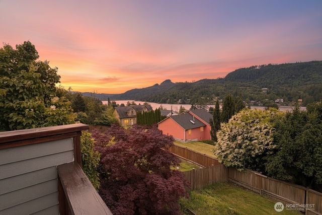 18064 Mariposa Lane, Mount Vernon, WA 98274