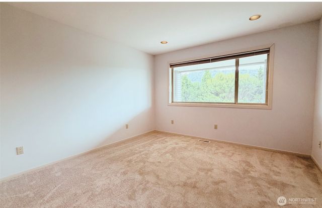 18064 Mariposa Lane, Mount Vernon, WA 98274