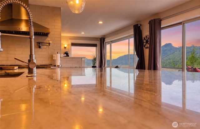 18064 Mariposa Lane, Mount Vernon, WA 98274