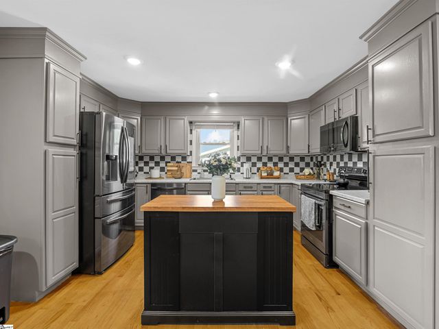 2228 Cross Anchor Road, Woodruff, SC 29388