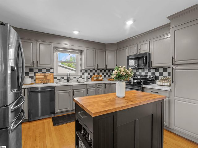 2228 Cross Anchor Road, Woodruff, SC 29388