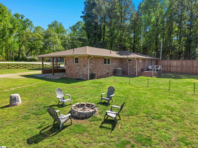 2228 Cross Anchor Road, Woodruff, SC 29388