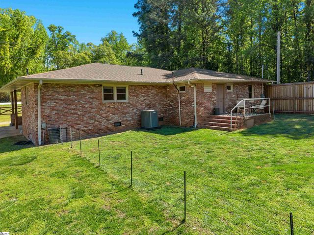 2228 Cross Anchor Road, Woodruff, SC 29388