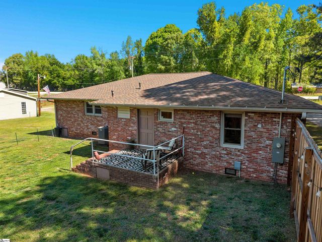 2228 Cross Anchor Road, Woodruff, SC 29388